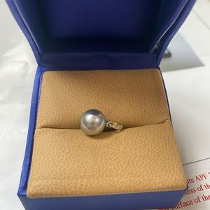 Tahitian pearl pendant. 18k white gold.